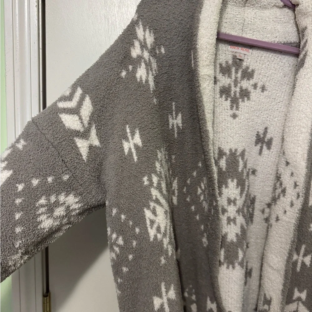 Knox Rose Gray and Cream Textured Cardigan - Picture 2 of 4